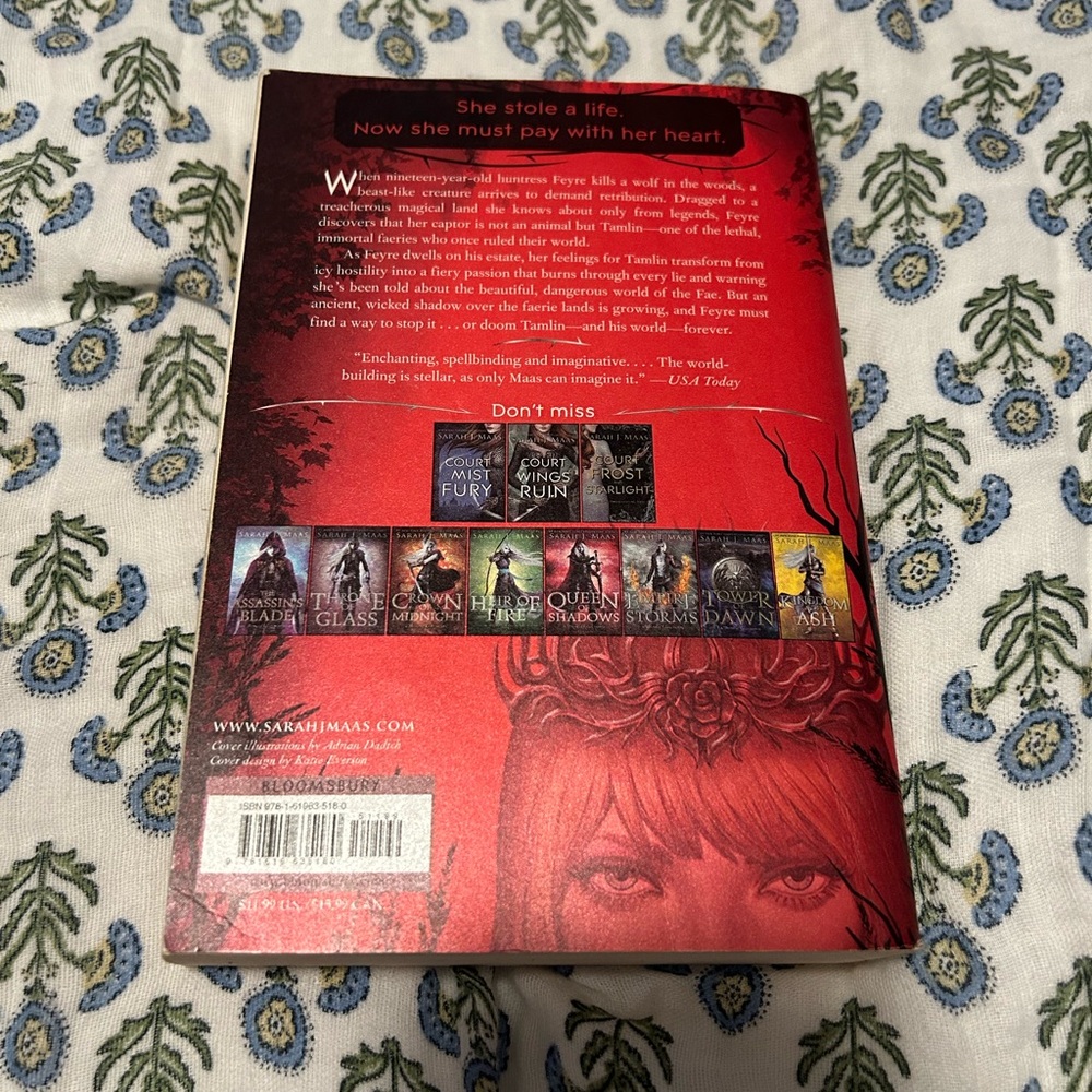 A Court of Thorns and Roses Book - Picture 2 of 8